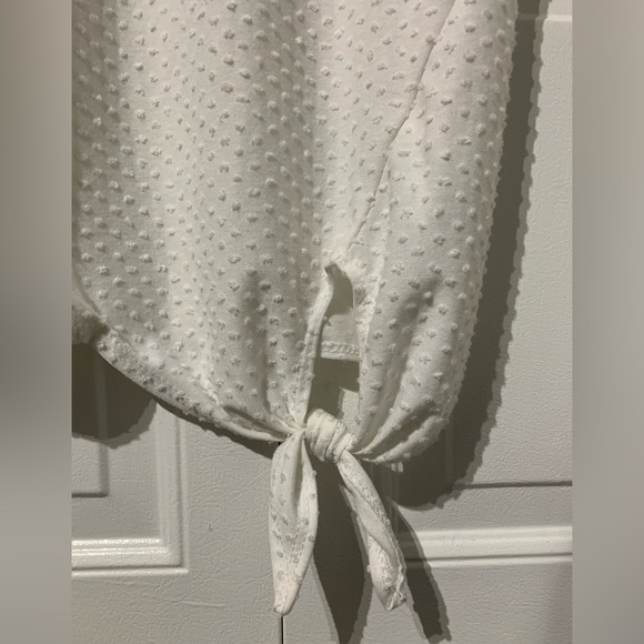 Livi by Olivia Rae Side Tie popcorn detail T shirt - Picture 2 of 5